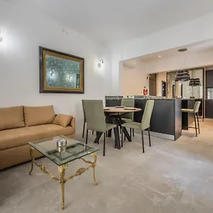 Traditional 2br Stylish Townhouse With Maltese Balcony - Close To Triton Fountain Valletta, Sliema & Saint Julians Apartment